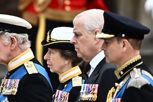 El rey Carlos III desalojó a su hermano Andrés de su suite en el Palacio de Buckingham