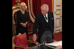 Los británicos, divididos sobre las reacciones de fastidio del rey Carlos III