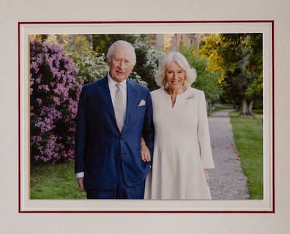 El rey Carlos III y Camila eligieron un retrato tomado con motivo de su 20º aniversario de bodas, celebrado el 9 de abril de 2025