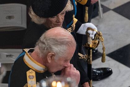 El rey Carlos III y Camilla la reina consorte en el Funeral de Estado de la Reina Isabel II, celebrado en la Abadía de Westminster, Londres, el lunes 19 de septiembre de 2022.