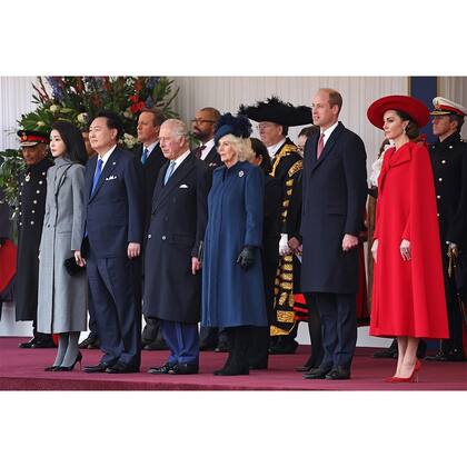 El rey Carlos III y la reina consorte Camilla Parker Bowles también se sumaron al evento de bienvenida
