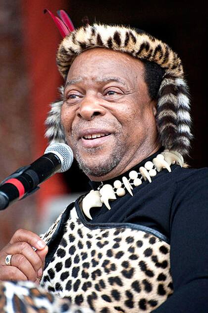 El rey de los zulúez desempeñó un papel histórico gravitante en la época del apartheid y la transición a la democracia