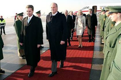 El rey emérito Juan Carlos y Corinna zu Sayn-Wittgenstein en un viaje a Alemania en 2006.