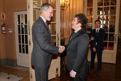El rey Felipe de España tuvo un primer encuentro con el presidente Javier Milei