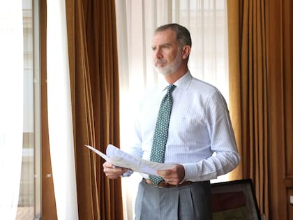 El Rey Felipe VI en su despacho del Palacio de la Zarzuela