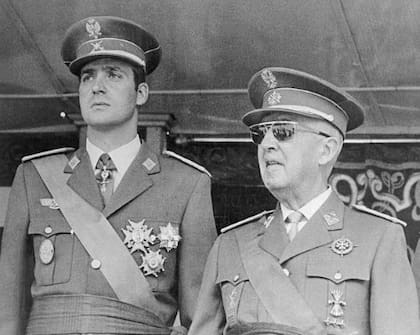 El rey Juan Carlos de España junto a Francisco Franco, 1971 (Getty Images)