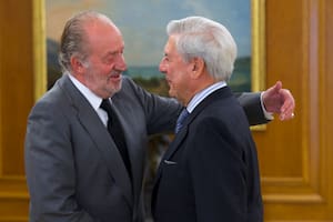 El rey Juan Carlos I asistirá a la ceremonia de ingreso de Vargas Llosa en la Academia francesa