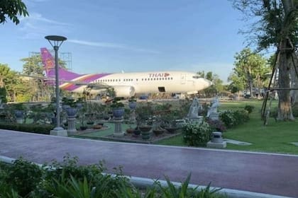 El rey tailandés, Maha Vajiralongkorn, tiene un Boeing 737 detenido en los extensos terrenos de su palacio