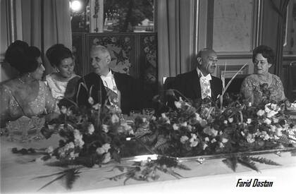 El rey Zahir Shah durante una visita a Francia en 1968, junto al presidente Charles de Gaulle