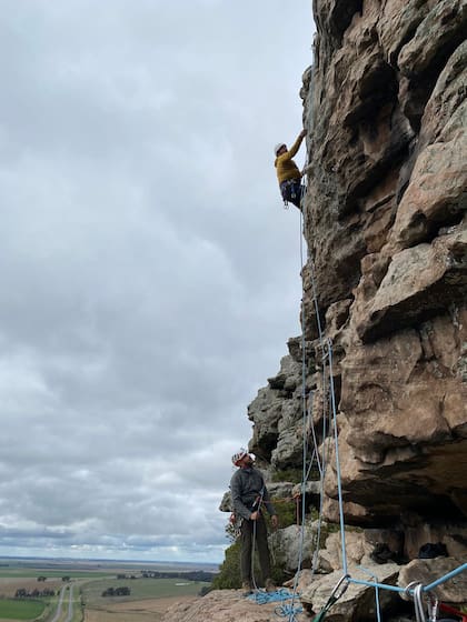 "El riesgo en el free solloing es alto si tenemos en cuenta que cualquier error puede costar la vida del escalador, por lo que requiere un gran control mental y gestión del miedo", explica Ciccone