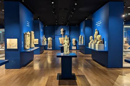 El Rijksmuseum van Oudheden confirmó que se trata de una colección sin precedentes en Europa, donde nunca antes se halló una combinación de monedas romanas y británicas