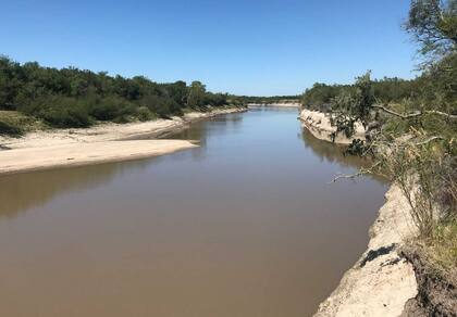 El río Gualeguay, en donde murió ahogado u joven de 30 años que se tiró al agua para buscar una pelota