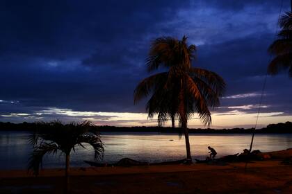 El río Manamo, durante el atardecer en Tucupita