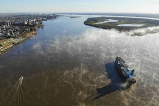 Una de las empresas que se disputan la Hidrovía volvió a acusar al Gobierno de direccionar el pliego