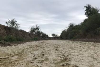 El río Salado pasa por el campo del productor: hoy está seco