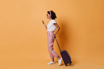 El ritual con la maleta atrae viajes para el año que comienza (Archivo)