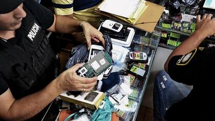 El robo de celulares genera un comercio ilegal de unos 200 millones de pesos mensuales, y cerca del 20 por ciento de los equipos involucrados fueron fabricados en Tierra del Fuego