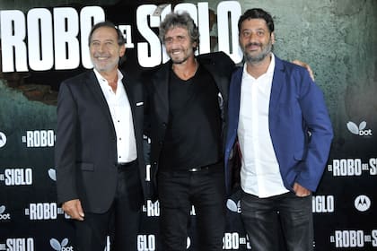 Francella y Peretti, los protagonistas de El robo del siglo, junto a Ariel Winograd, el director