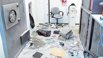 El Robo del Siglo. El 13 de enero de 2006, la fachada de una larguísima toma de rehenes en el Banco Río de Acassuso sirvió a la banda del uruguayo Vitette para escapar en botes con el botín