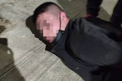 Por el tiroteo murió un delincuente, tres fueron detenidos y creen que uno se fugó