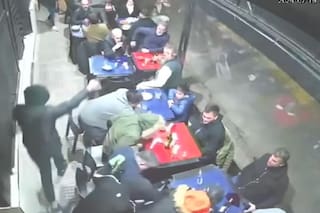 Así fue el violento robo piraña a 35 comensales en Parque Chacabuco