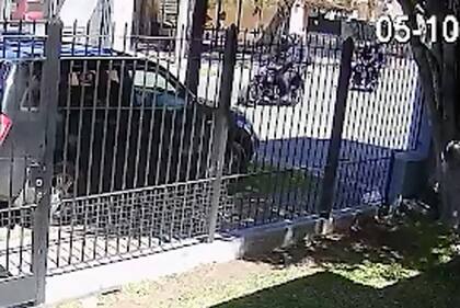 El robo quedó filmado por cámaras de seguridad