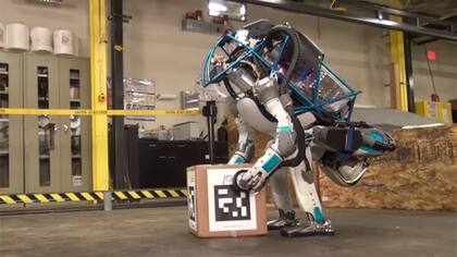 El robot con forma humana de Boston Dynamics es capaz de hacer varias tareas manuales