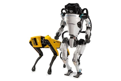 El robot cuadrúpedo Spot y el androide Atlas de Boston Dynamics ahora pasaron a formar parte de Hyundai en 2020, tras un acuerdo con SoftBank valuado en 1100 millones de dólares; entre 2013 y 2017 fue propiedad de Google