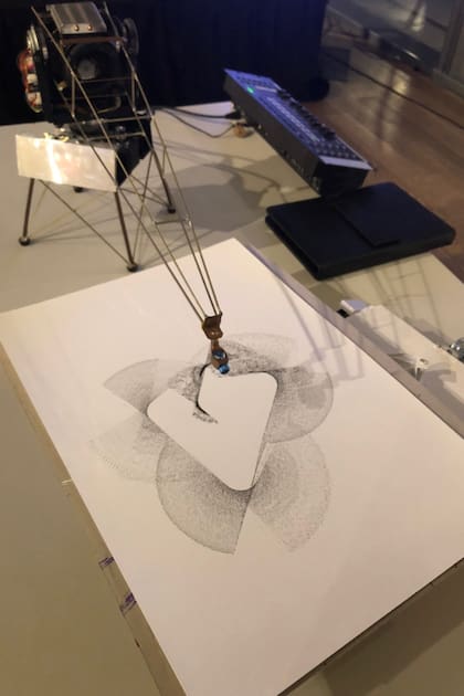 El robot de Demestre, trabajando en Diderot Art.Tech