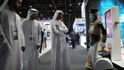 El robot de la Policía de Dubai
