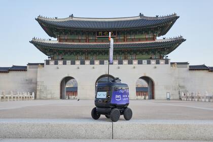 El robot en Seúl durante una colaboración que hicieron con Amazon Web Services. Crédito: Robot.com.