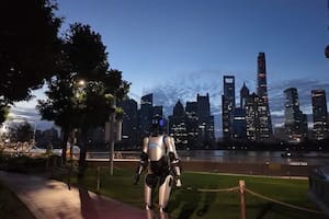 Este robot humanoide caminó 100 km en tres días