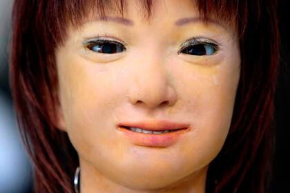 El robot muestra su "sonrisa" durante la demostración en Jápón