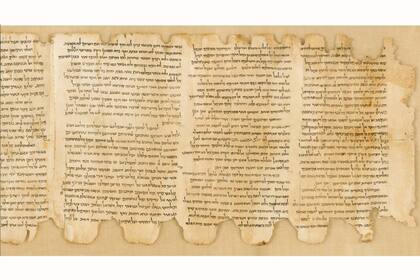 El Rollo de la Regla de la Comunidad es una obra fundamental para comprender la vida de la Comunidad, que trata temas como la admisión de nuevos miembros, la conducta en las comidas comunales y las doctrinas teológicas