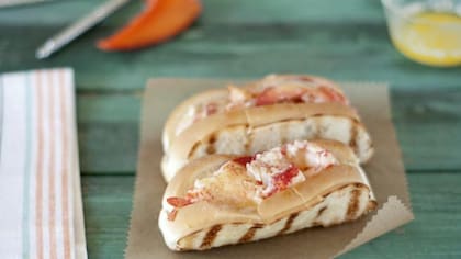 El rollo de langosta es el platillo más popular de Maine (Visit the USA)