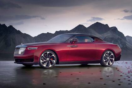 El Rolls-Royce La Rose Noire Droptail lidera la lista gracias a su precio de 27,3 millones de euros.