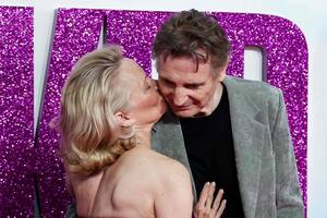 El romance menos esperado: Pamela Anderson y Liam Neeson están “profundamente enamorados”