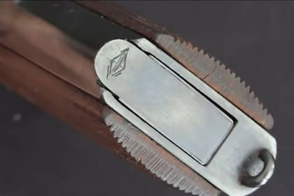 El rombo con las letras HA, de Hafdasa, en la base del cargador de la Ballester Molina