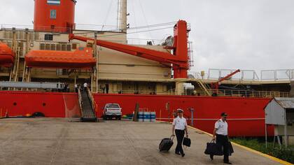 El rompehielos Almirante Irizar llegó al puerto de Buenos Aires