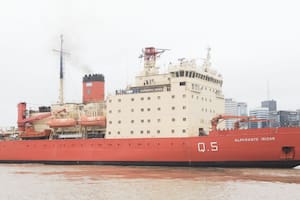 El rompehielos ARA Almirante Irízar regresó a Buenos Aires tras completar la campaña antártica