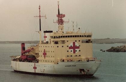 El rompehielos Irízar, convertido en hospital durante la guerra