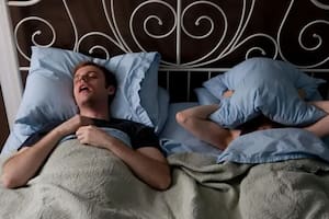 El roncar puede ser señal de que sufres de apnea obstructiva del sueño