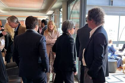El rooftop Furia del piso nueve, donde Juan Nápoli, el primer candidato a senador por Buenos Aires en representación de La Libertad Avanza y fundador de Banco de Valores (VALO), organiza el evento de Javier Milei