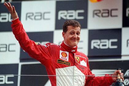 El rostro de sorpresa de Michael Schumacher, tras la consagración en el Gran Premio de Gran Bretaña de 1998; la magnífica estrategia de Ross Brawn le posibilitó sumar un triunfo inesperado, sin cruzar por la recta principal