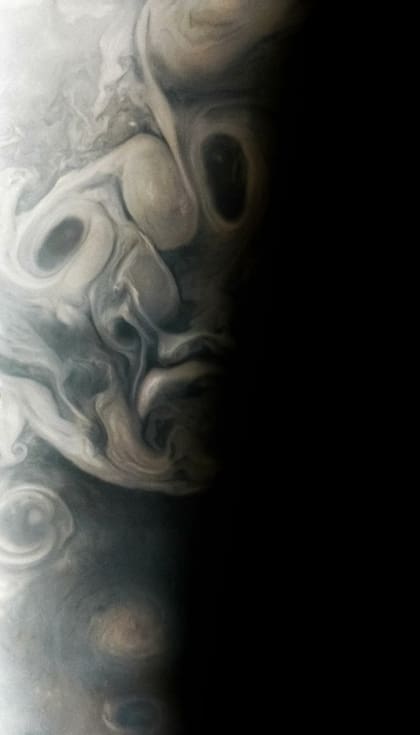 El rostro que capturó la sonda espacial JunoCam a 7000 kilómetros de Júpiter