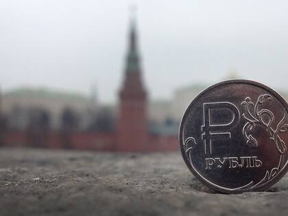 A partir del domingo 1 de mayo, la administración rusa que controla la ciudad ucraniana de Kherson indicó que se comenzará a utilizar el rublo para reemplazar a la moneda ucraniana, la grivna