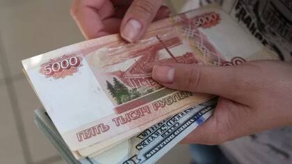 El rublo ruso alcanzó el nivel que tenía cuando comenzó la guerra en Ucrania