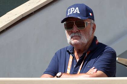 El rumano Ion Tiriac también fue parte del Abierto de Francia. Roland Garros es un torneo significativo y con muchos recuerdos para el histórico entrenador de Guillermo Vilas y uno de los hombres más poderosos del tenis mundial, que hoy tiene 84 años.