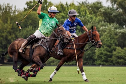 O russo (de verde) voltou com força total e lutou em todos os jogos