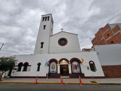 El sábado 11 de mayo, unos minutos después de las 20.30, el Padre Mujica, fue asesinado a sangre fría en la vereda de la Parroquia San Francisco Solano, en el barrio de Villa Luro